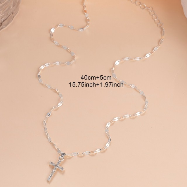 Elegantna ogrlica z obeskom križa