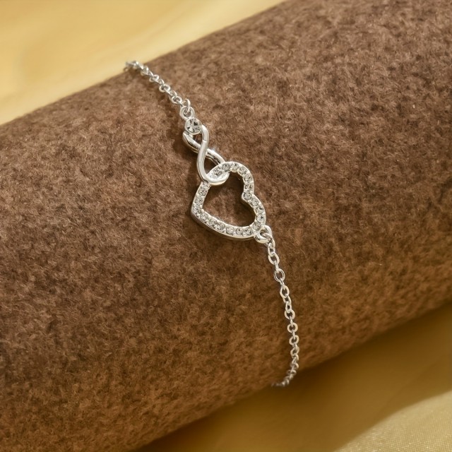 Elegantna zapestnica s srcem in simbolom neskončnosti
