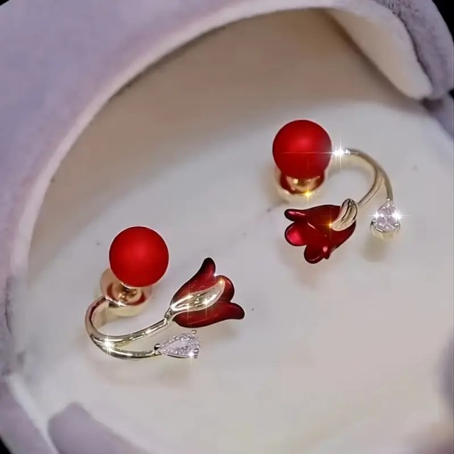 Elegantni uhani z rdečimi cvetovi