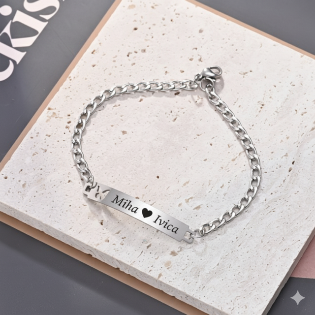 Personalizirana zapestnica z izrezanim metuljčkom in gravuro po želji