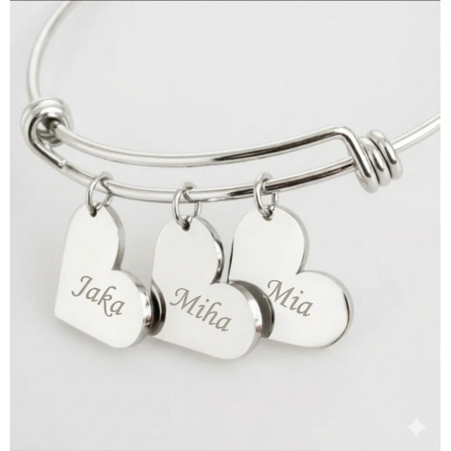 Personalizirana zapestnica s srci z možnostjo do 3 gravur 