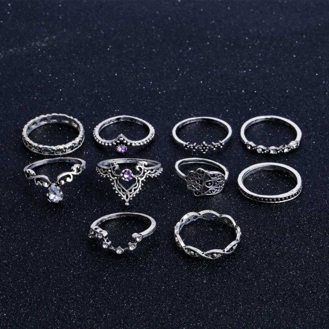 10-delni komplet prstanov v srebrni barvi