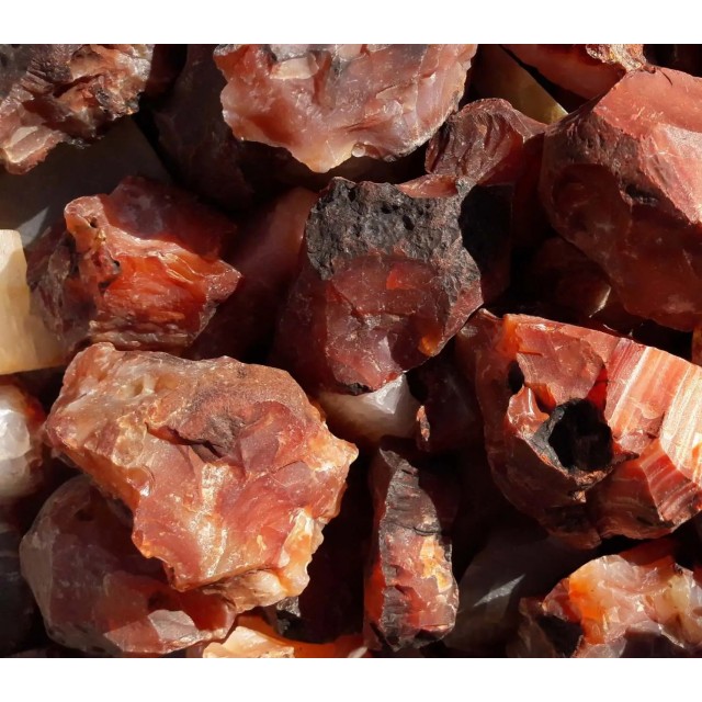 100% naravni nebrušen nepoliran KARNEOL