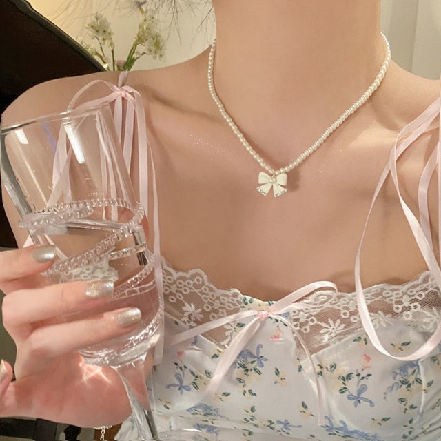 Elegantna verižica s perlicami in pentljico