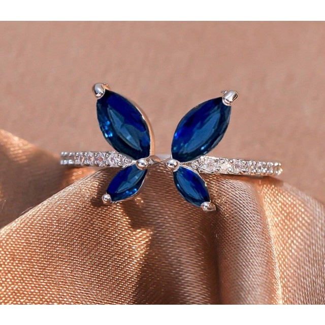 Nastavljiv prstan Metulj – kraljevsko moder sijaj