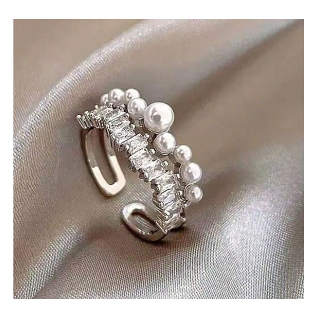 Nastavljiv prstan s perlami in kristali – eleganten srebrni ali zlat dizajn