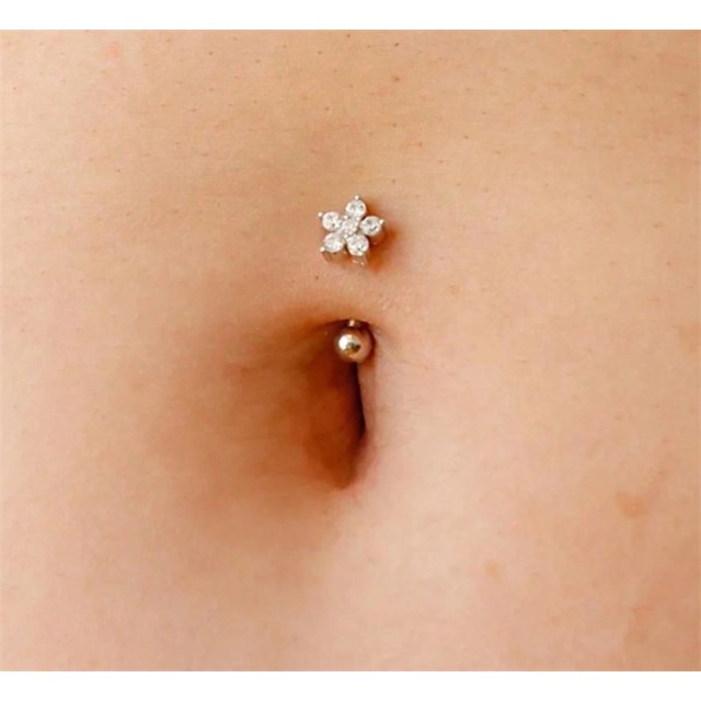 Piercing za popek z zlato rožico 
