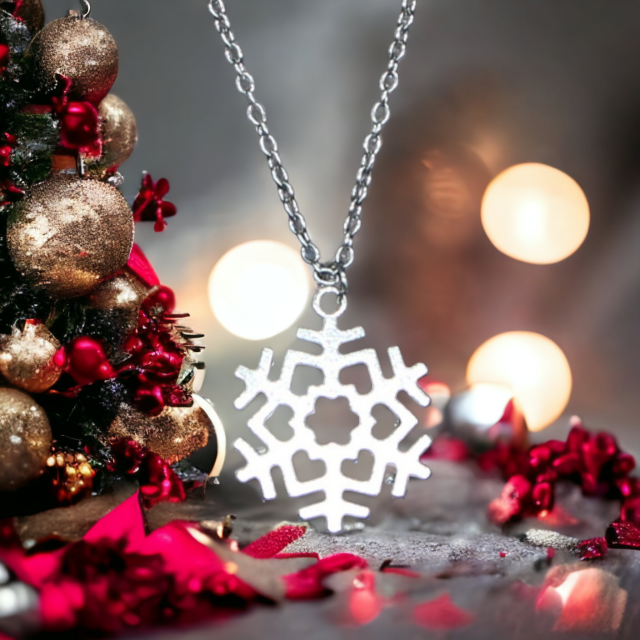 Verižica snežinka v srebrni barvi