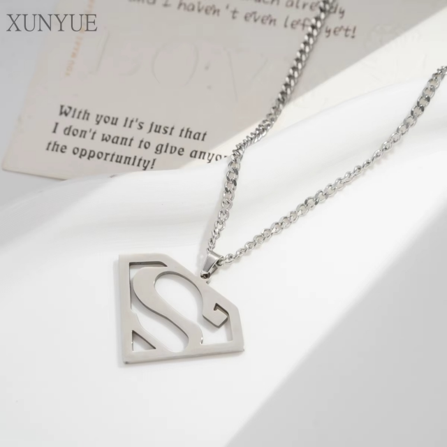 Moška nerjaveča verižica Superman