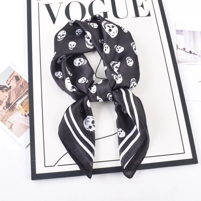 Elegantna kvadratna ruta z gusarskim motivom