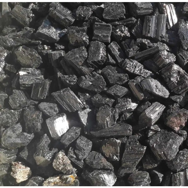 100% naravni nebrušen nepoliran ČRNI TURMALIN