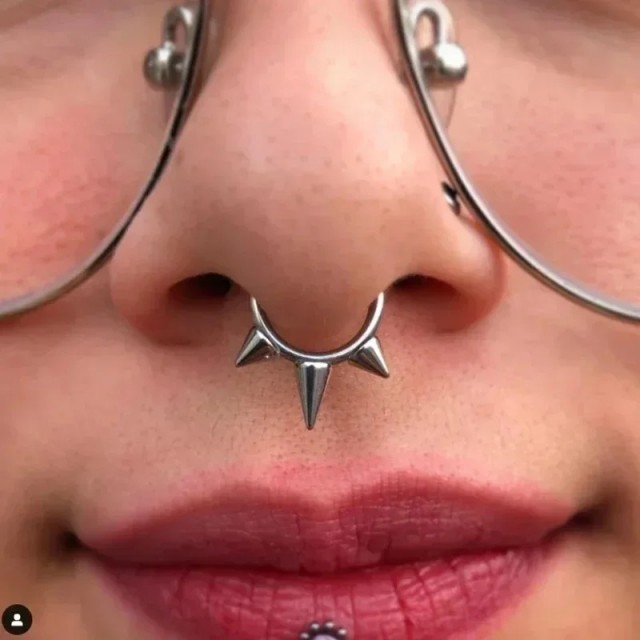 Fake piercing za ustnico ali nos punk srebrni 