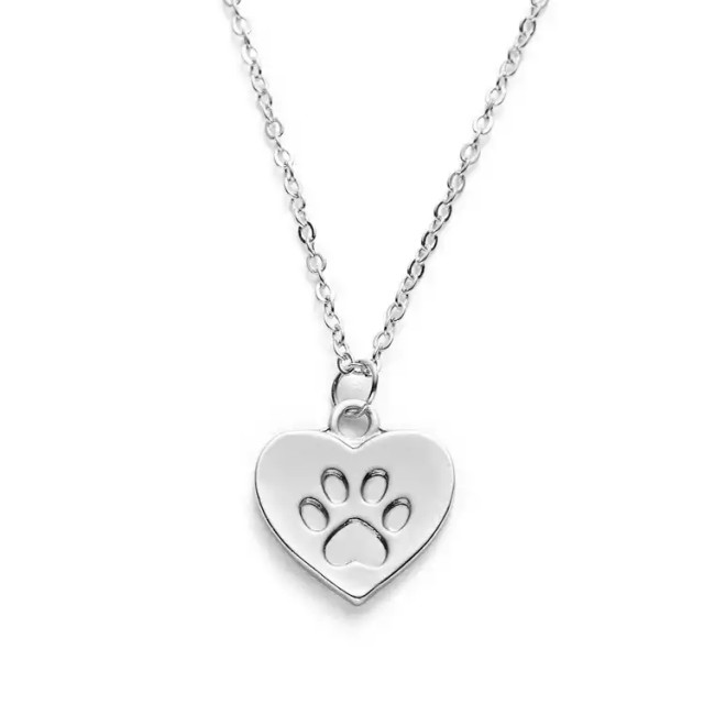 Verižica z obeskom srca v obliki srca s tačko 