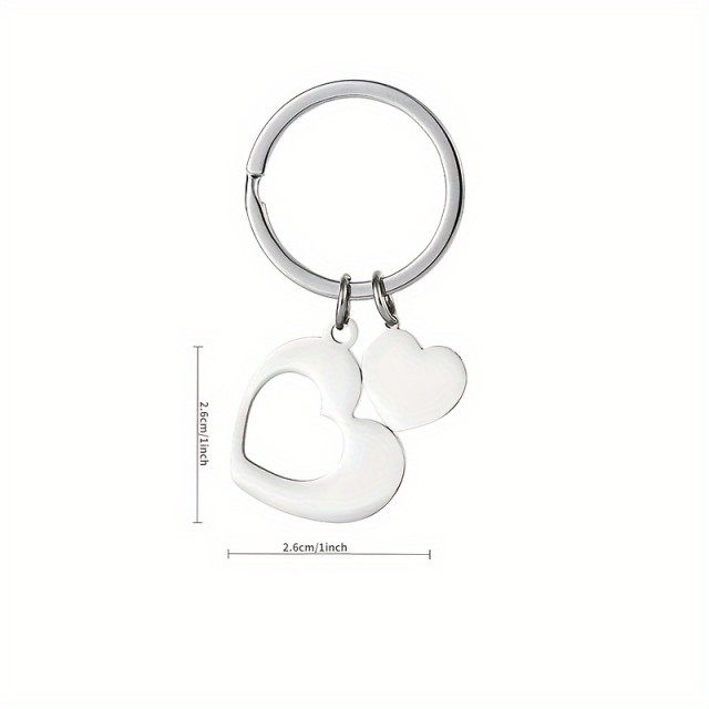 Personaliziran obesek za ključe z dvojnim srcem in gravuro po želji