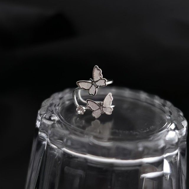 Elegantni uhan z dvojnim metuljem in biserčkom (luknjica ni potrebna)