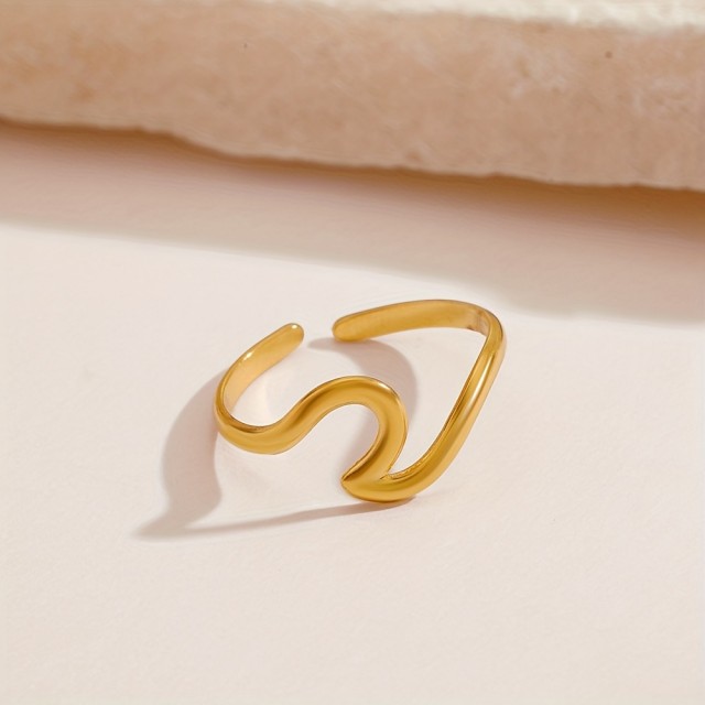 Ženski prstan iz nerjavečega jekla z valovitim vzorcem