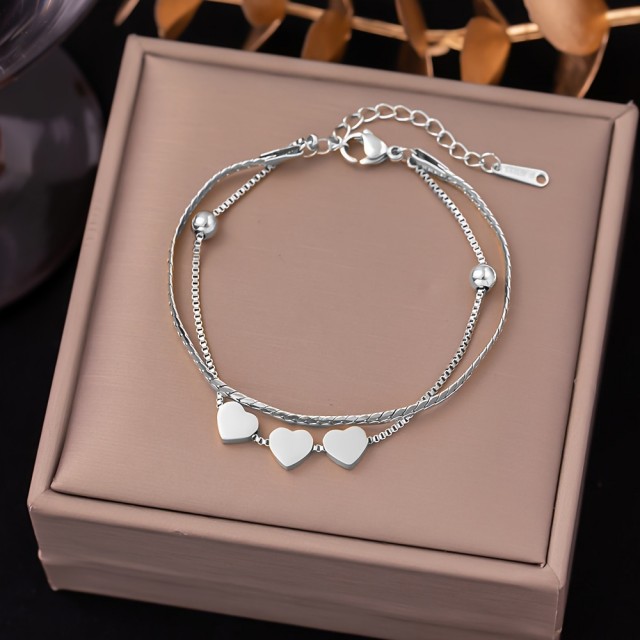 Personalizirana zapestnica s srci in gravuro po želji