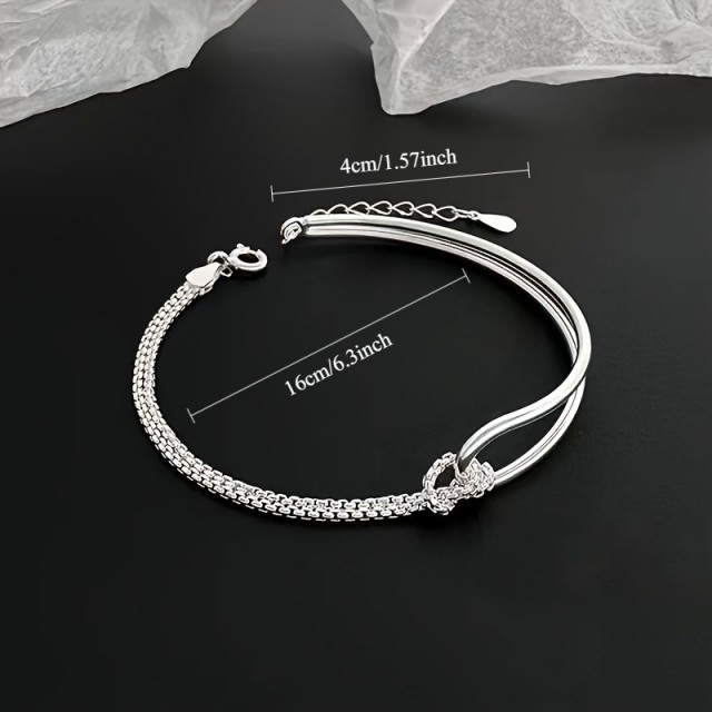 Srebrna zapestnica z vozlom 