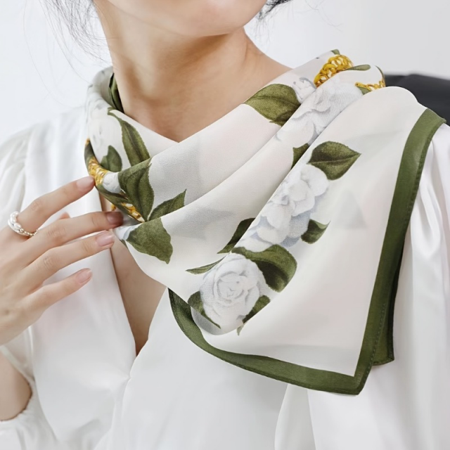 Elegantna ženska ruta zeleni cvetlični potisk