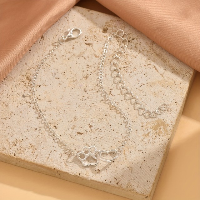 Zapestnica za nogo s tačko in srcem srebrne barve