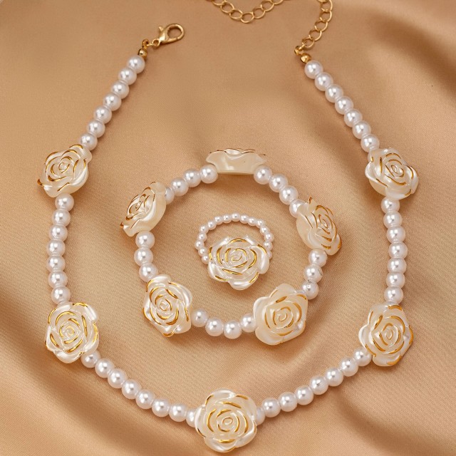 3 delni komplet nakita s perlicami in vrtnicami