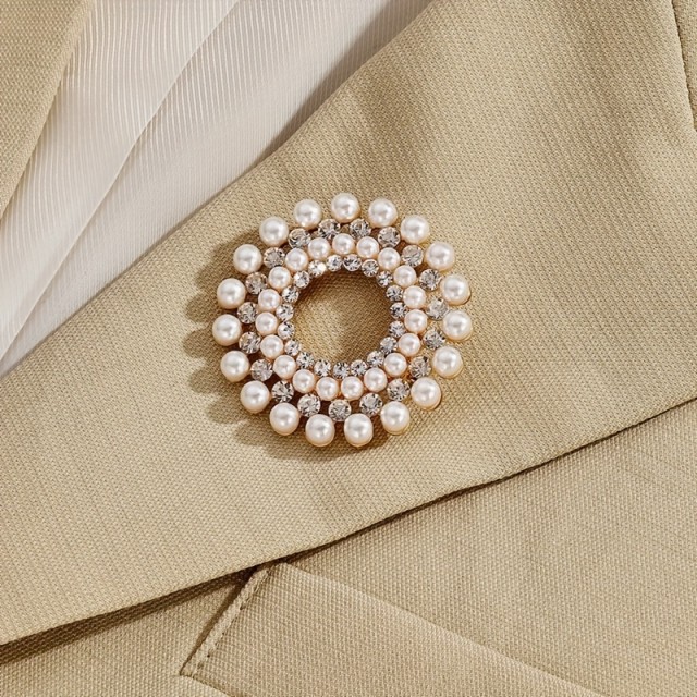 1 kos elegantne okrogle broške s perlicami