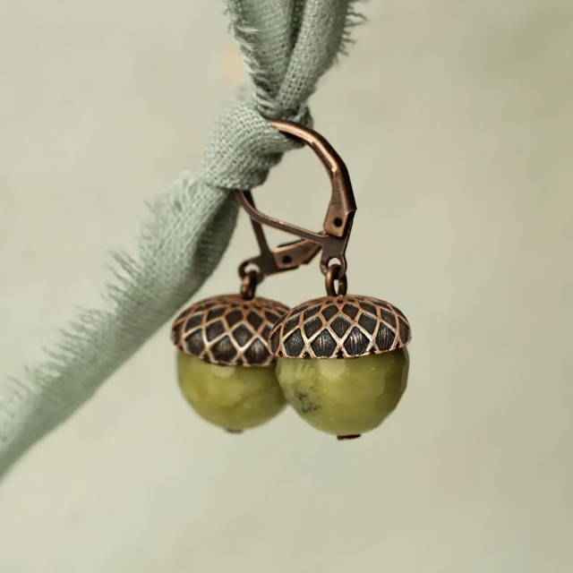 Uhani z imitacijo želodov