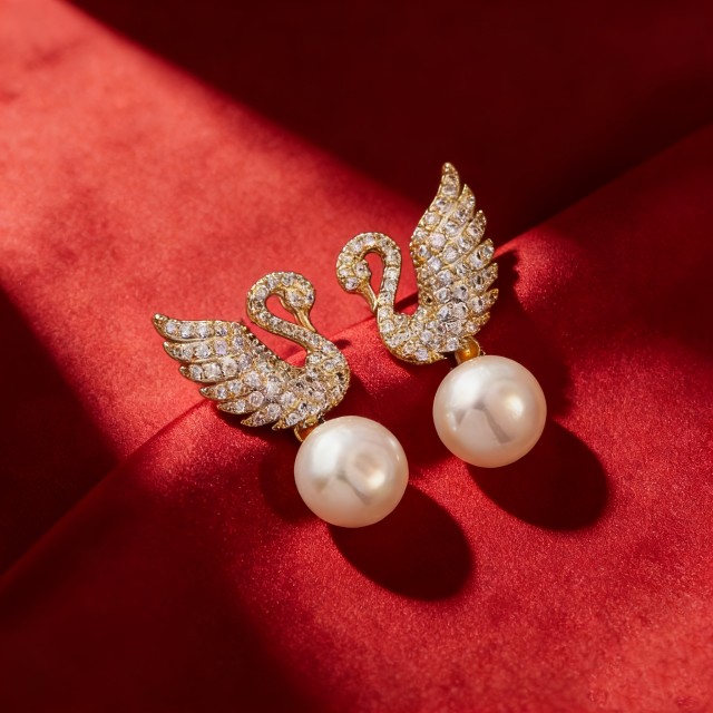 Elegantni uhani v obliki laboda 