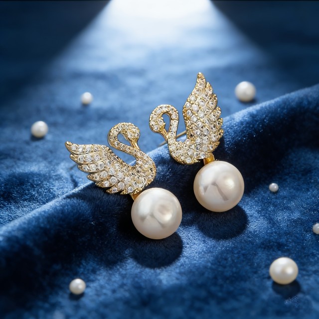 Elegantni uhani v obliki laboda 