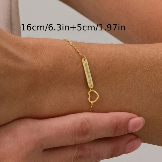 Personalizirana zapestnica s srcem in podolgovato ploščico z željeno gravuro