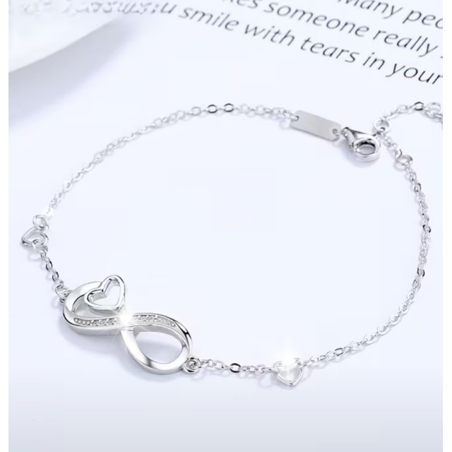 Elegantna zapestnica neskončnost s srčkom