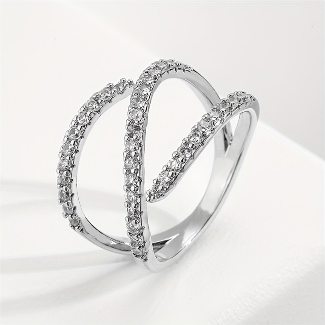 Ženski prilagodljiv prstan v srebrni barvi