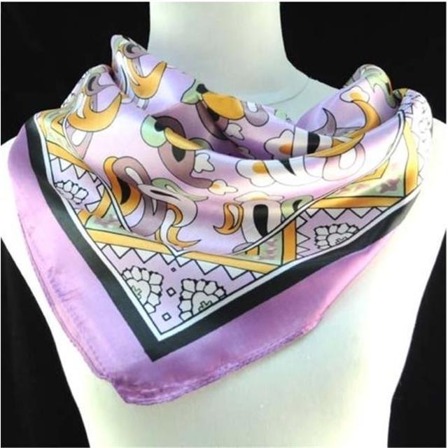 Kvadratna ruta z retro potiskom vijola oranžne barve