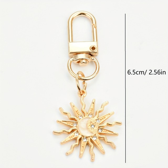Obesek za ključe v zlati barvi z obeskom sončka