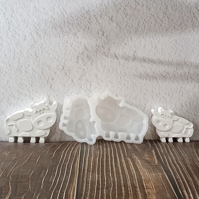 2V1 silikonski model v obliki kravic za izdelavo mila 