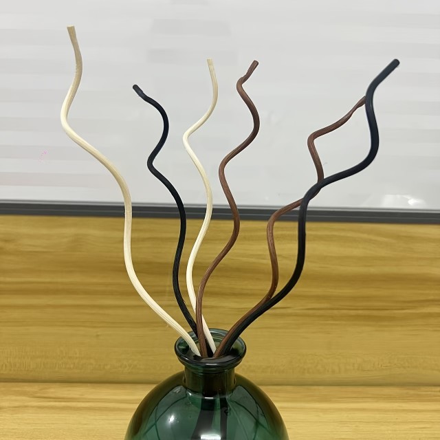 Valovite ratan palčke za difuzor – komplet 6 kosov naravne, rjave, črne