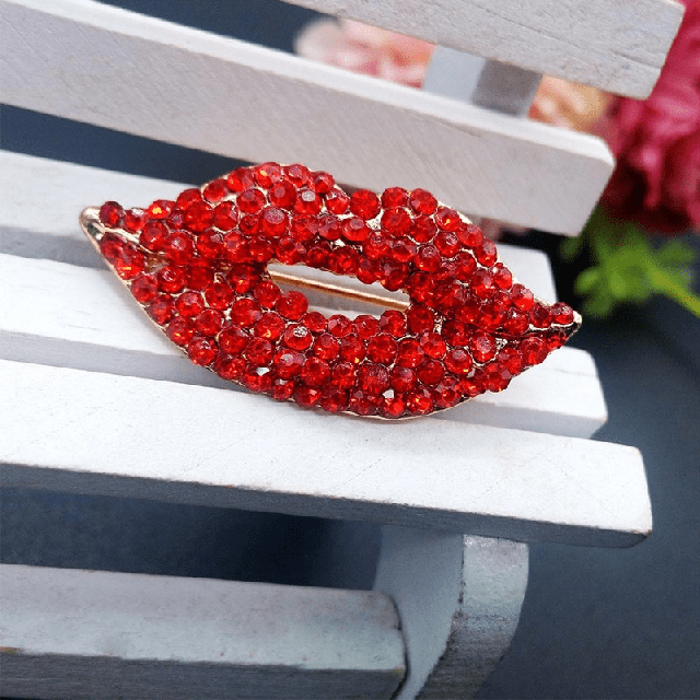 Zabavna rdeča broška v obliki ustnic