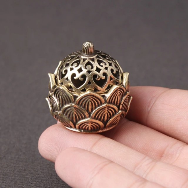 Elegantna kadilnica v bronze barvi