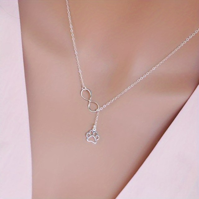 Verižica z znakom neskončnosti in tačke v srebrni barvi