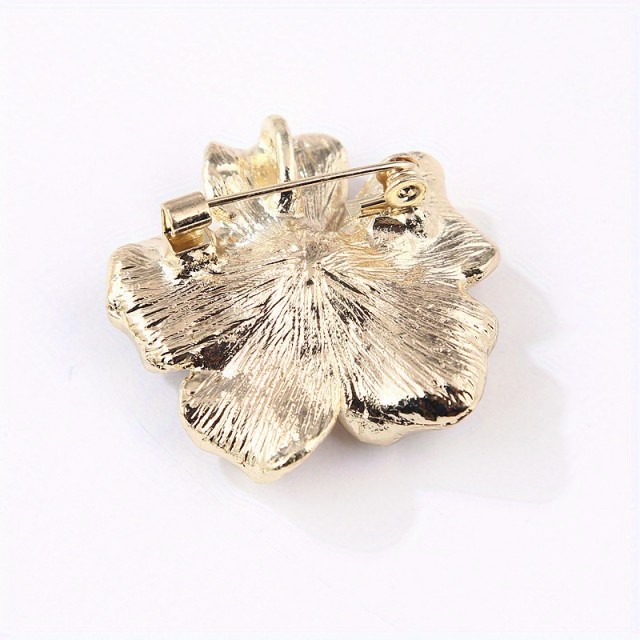 Čudovita ženska broška s pisano rožico