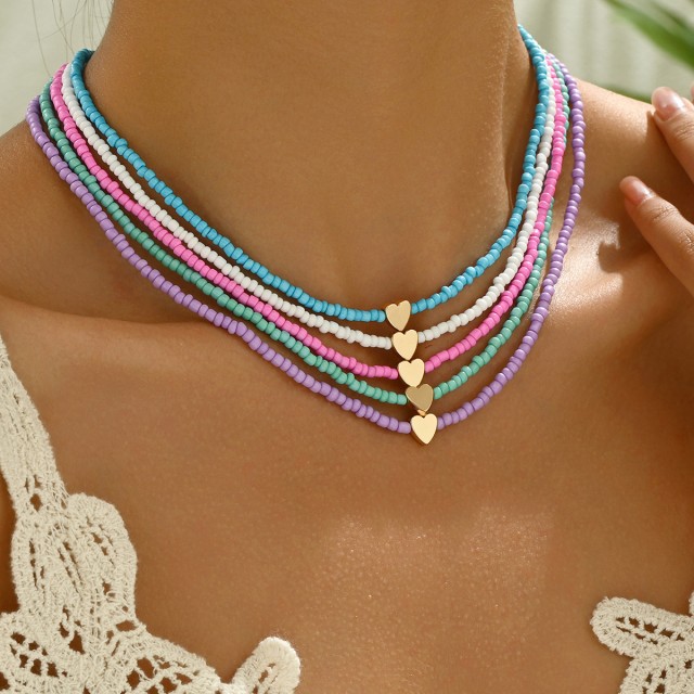 Poletni komplet petih pisanih ogrlic iz perlic s srčki