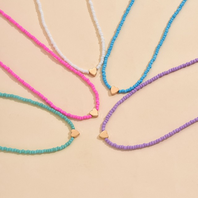 Poletni komplet petih pisanih ogrlic iz perlic s srčki