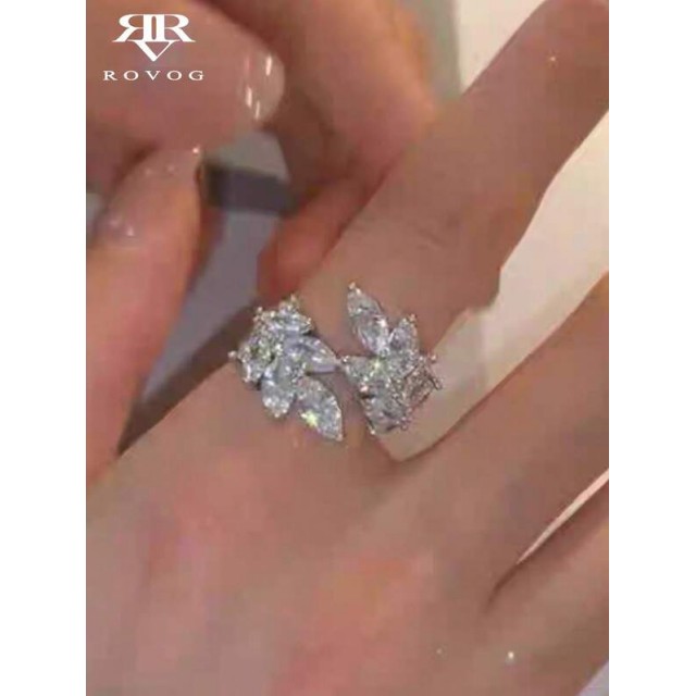 Eleganten nastavljiv prstan s cirkoni 