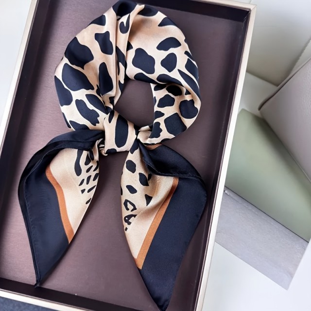 Elegantna ženska kvadratna ruta s tigrastim potiskom