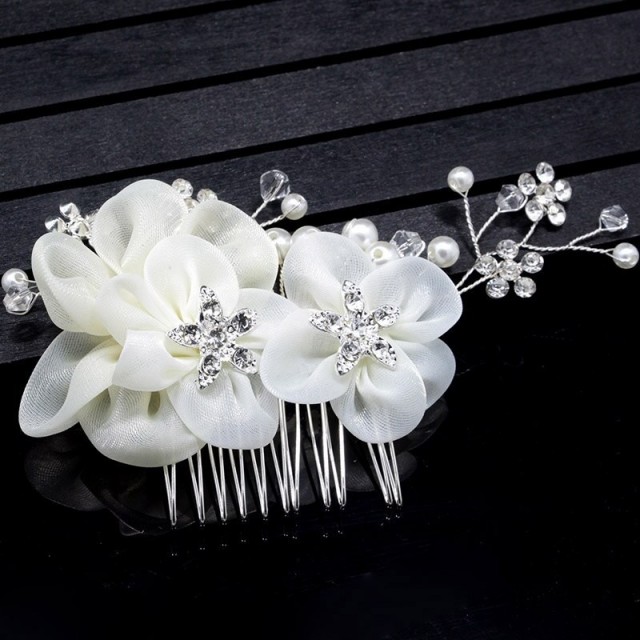 Poročna lasnica z rožicami, bela