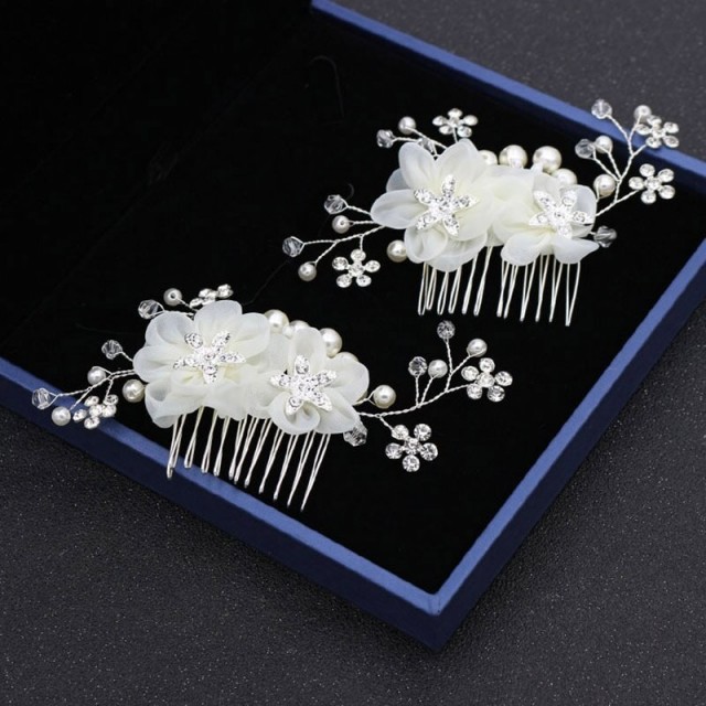 Poročna lasnica z rožicami, bela