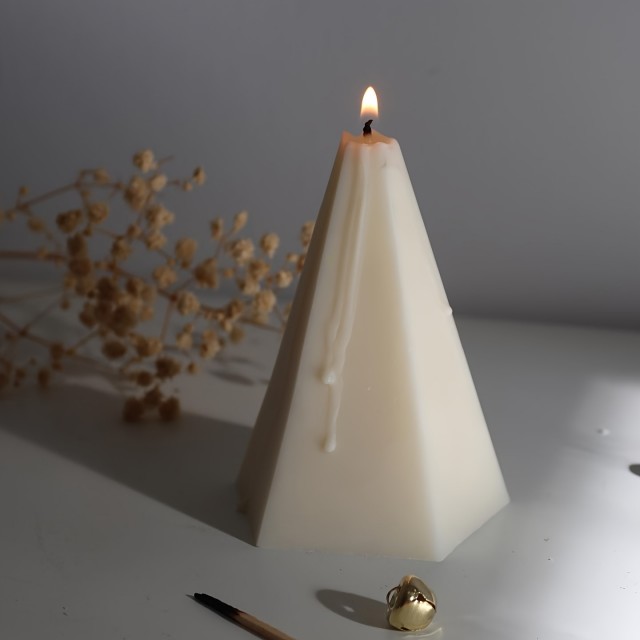 Silikonski model za sveče – piramidna oblika