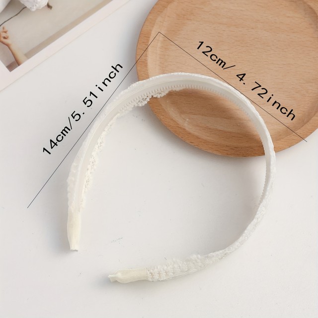 Bel čipkast obroč za lase s cvetlicami