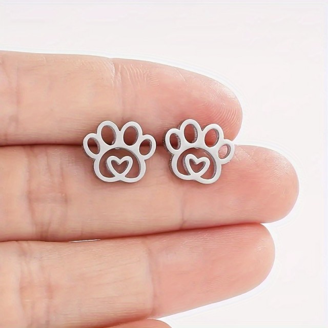 Prikupni vtični uhani s tačko in srcem