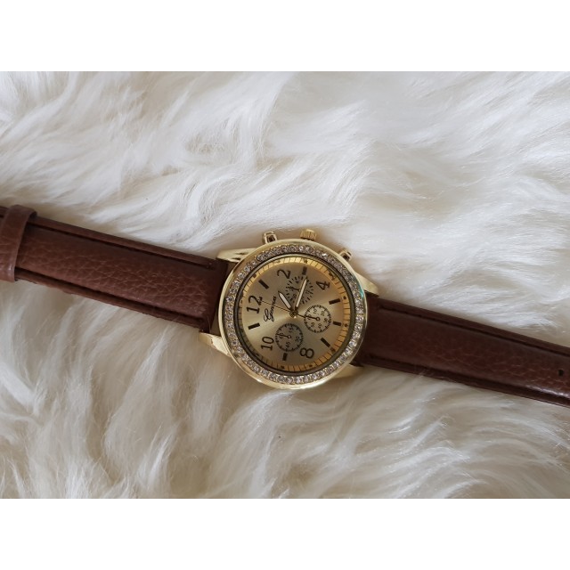 Ura s kristali (več barv)